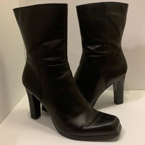 Nine West leather bootie sz. 11